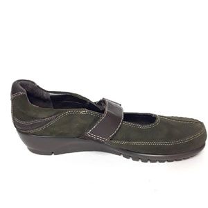 PRICE CUT ✂✂Aerosoles Mary Jane sneakers